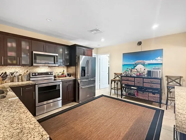 $9,000 | 280 Southeast 3rd Avenue, Pompano Beach, FL 33060