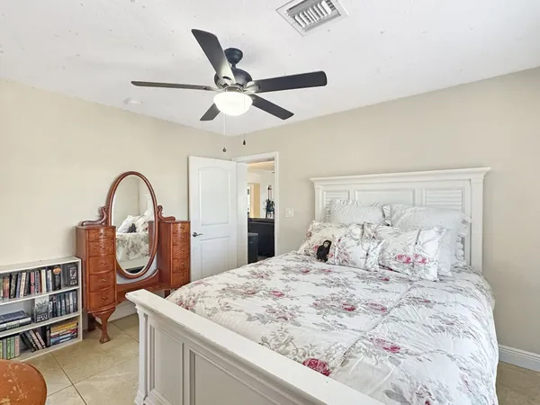 $9,000 | 280 Southeast 3rd Avenue, Pompano Beach, FL 33060