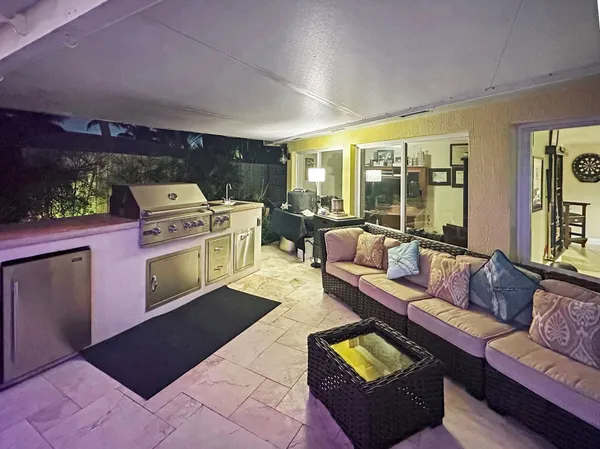 $9,000 | 280 Southeast 3rd Avenue, Pompano Beach, FL 33060