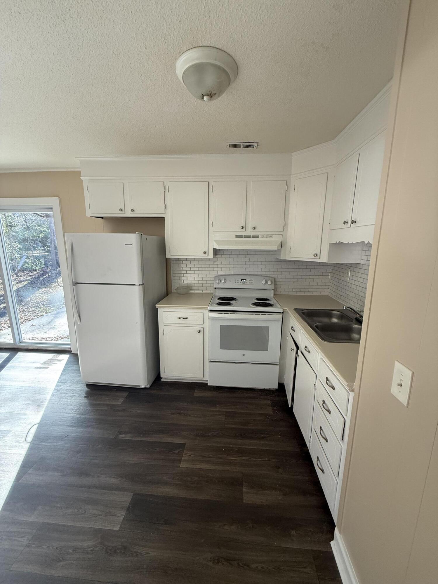 1218 State Rd S-8-806 Moncks Corner, SC 29461 - Photo 4 of 12 Photo Jan 19 2026, 10 56 12 AM