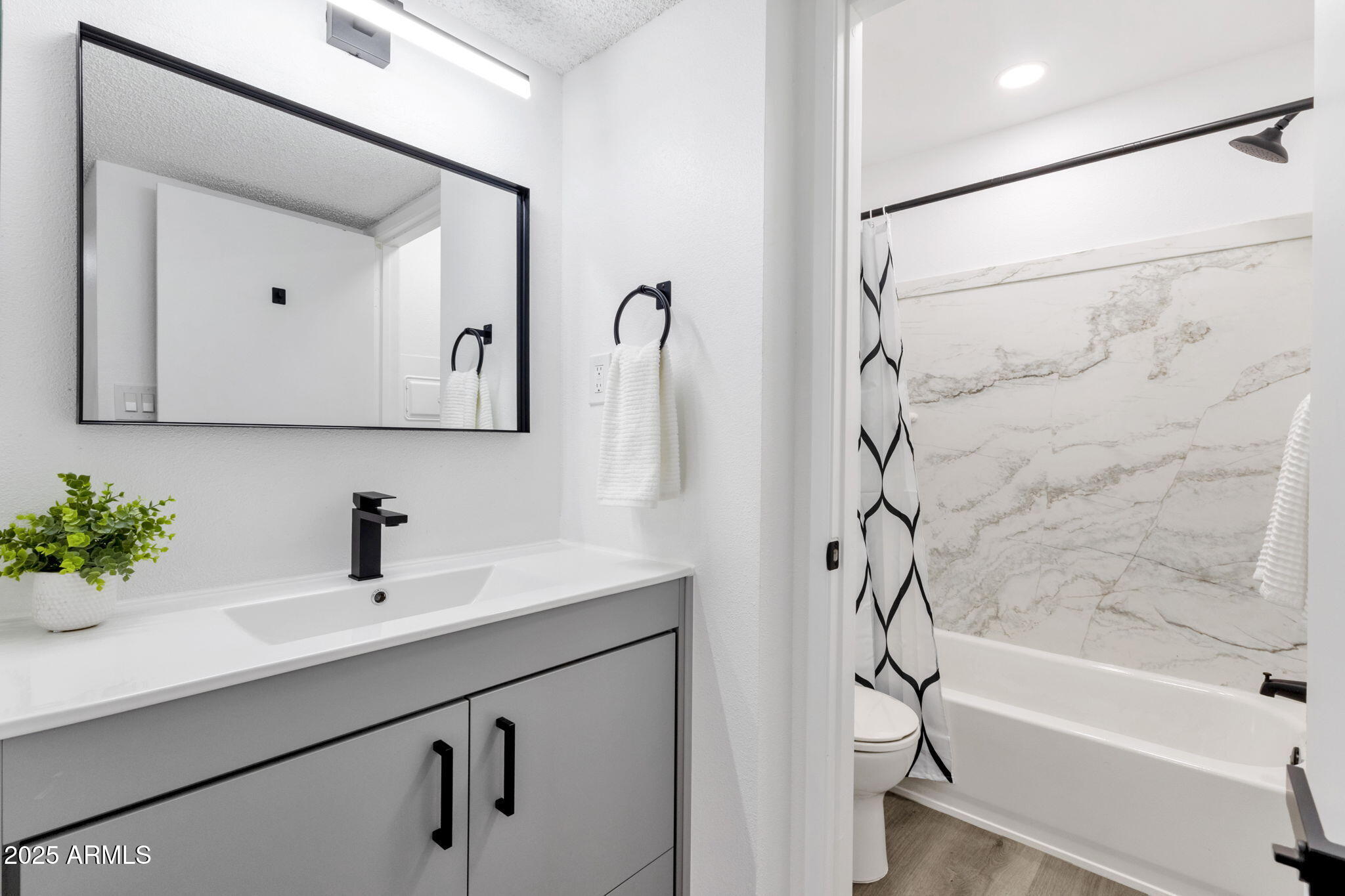 5525 East Thomas Road, Unit M9 Phoenix, AZ 85018 - Photo 10 of 31 Gallery Image 10