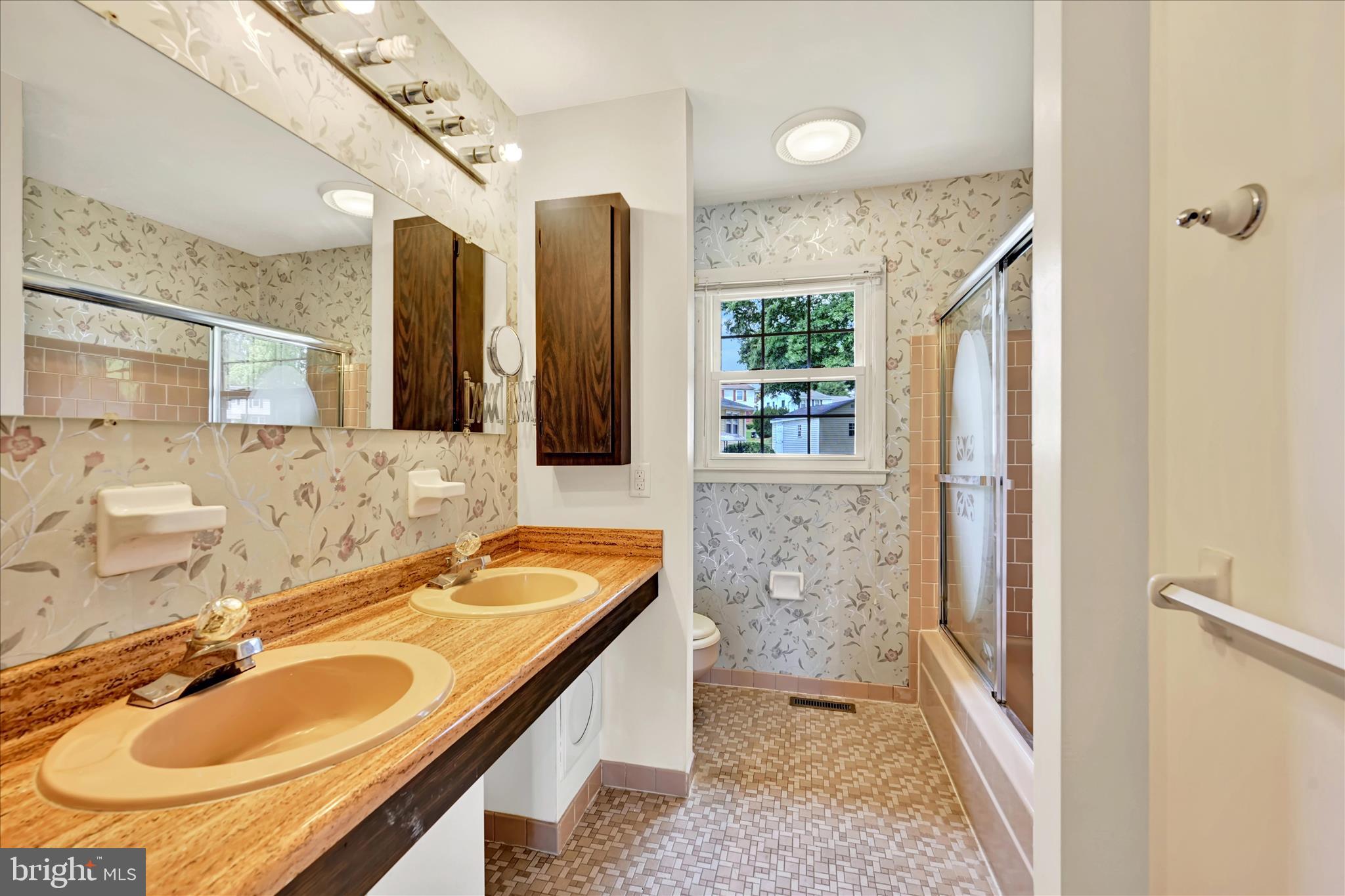 4700 Ebenezer Road Nottingham, MD 21236 - Photo 18 of 39 Main Level Full Bathroom