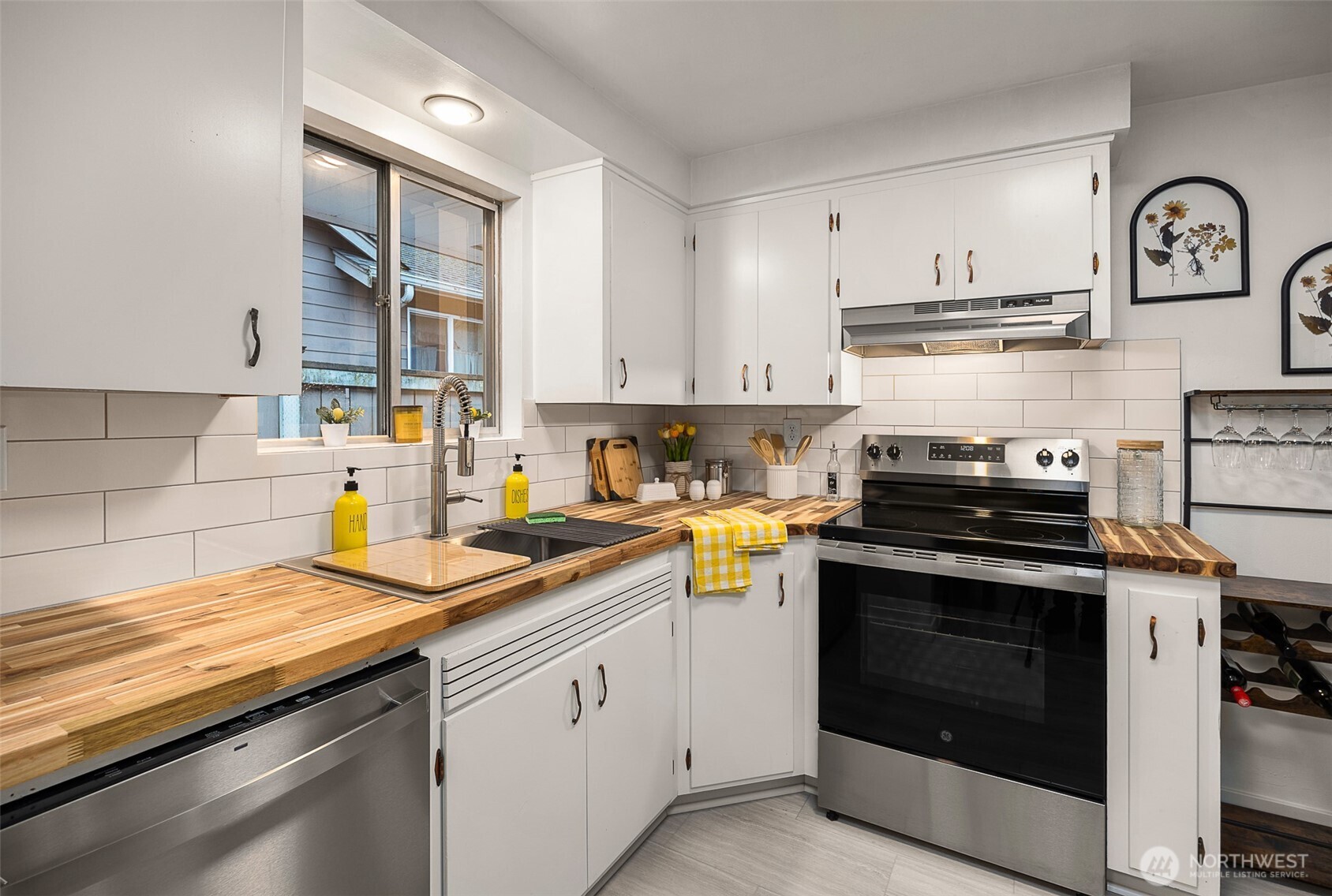 2108 Summit Avenue, Unit 3 Everett, WA 98201 - Photo 11 of 28 a kitchen with granite countertop a stove sink and cabinets