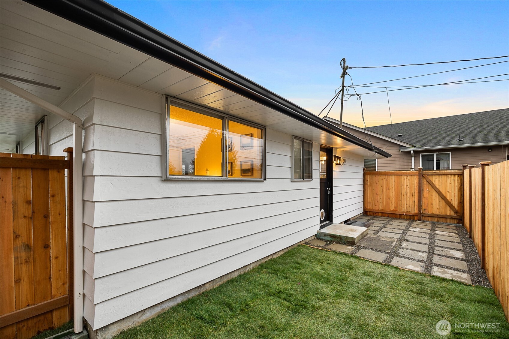 2108 Summit Avenue, Unit 3 Everett, WA 98201 - Photo 26 of 28 a view of a backyard with sitting area