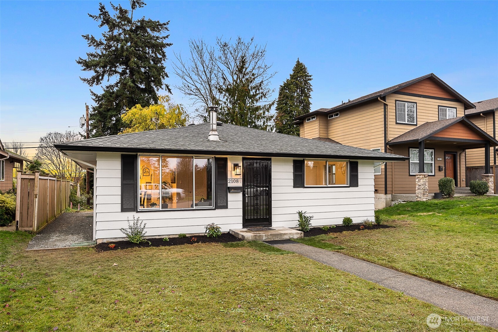 2108 Summit Avenue, Unit 3 Everett, WA 98201 - Photo 3 of 28 a front view of a house with garden