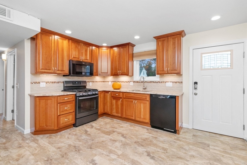 36 Porter Road Natick, MA 01760 - Photo 7 of 39 Gallery Image 7