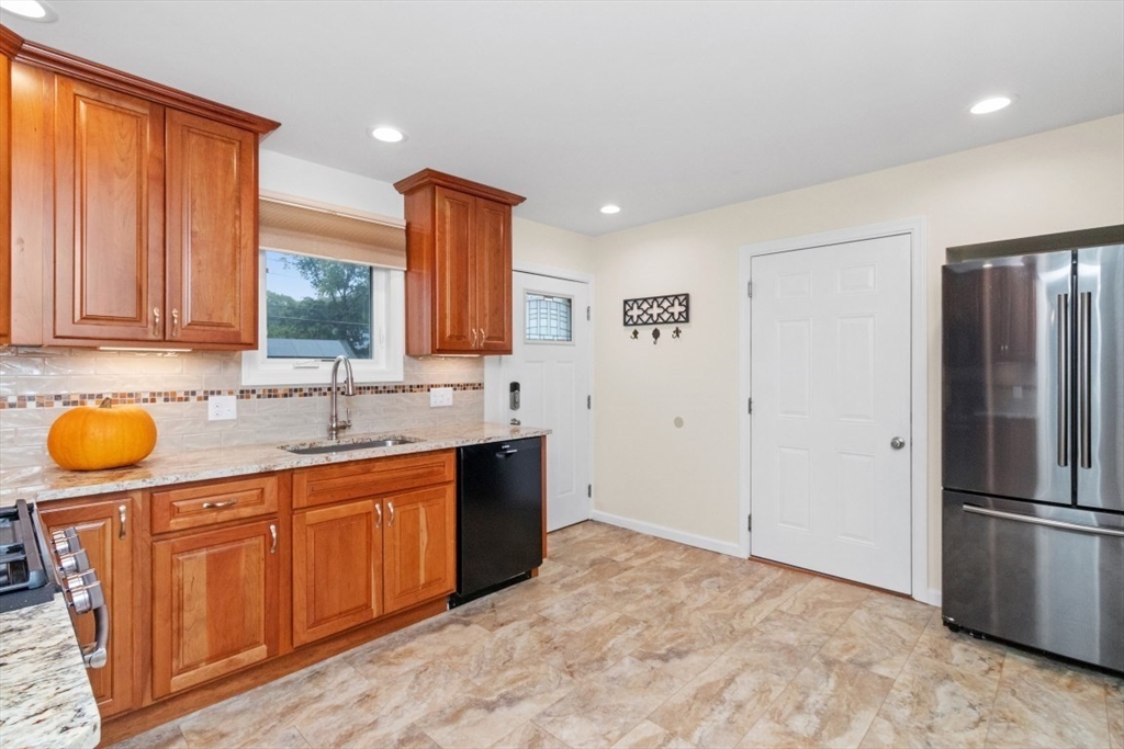 36 Porter Road Natick, MA 01760 - Photo 8 of 39 Gallery Image 8