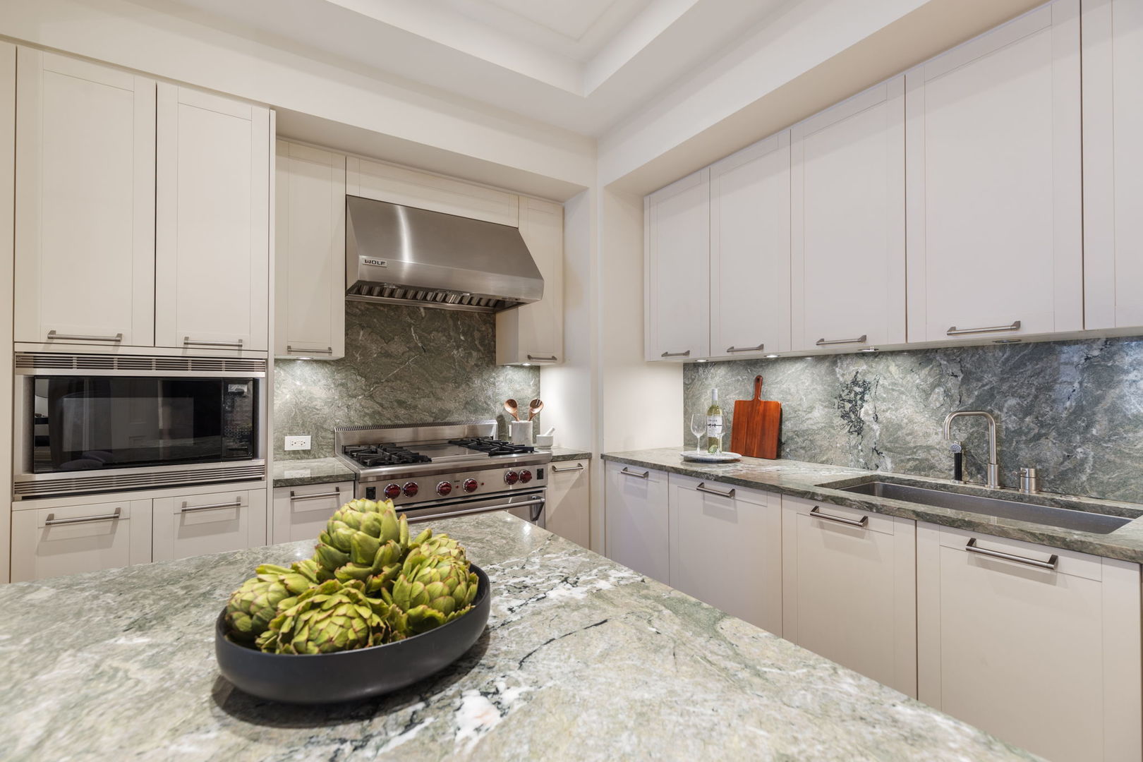 159 East Walton Place, Unit 9E Chicago, IL 60611 - Photo 11 of 32