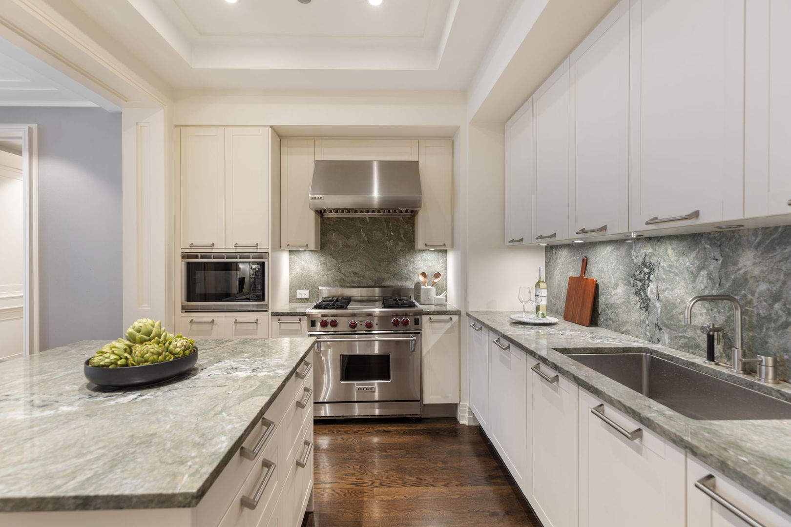 159 East Walton Place, Unit 9E Chicago, IL 60611 - Photo 12 of 32