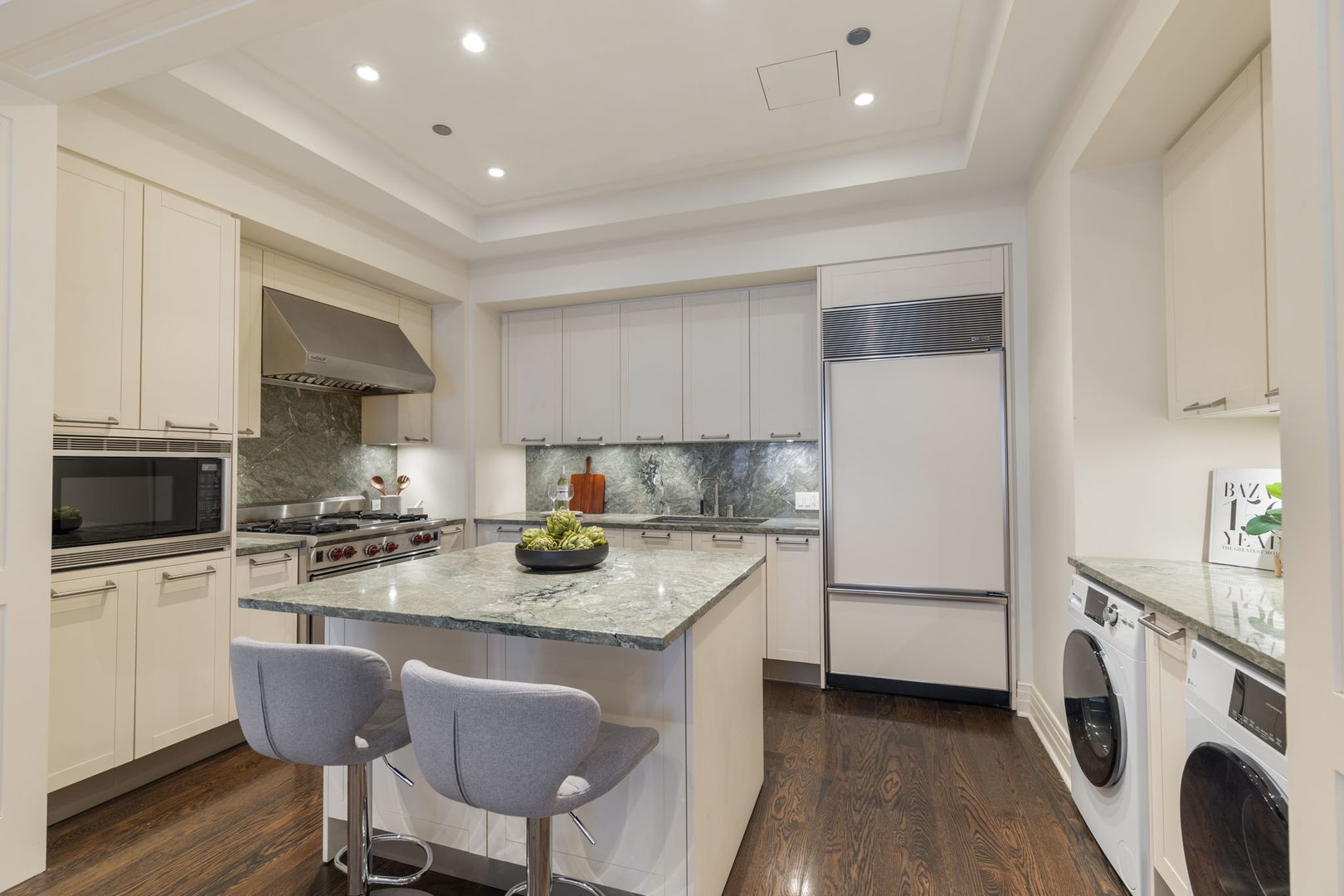 159 East Walton Place, Unit 9E Chicago, IL 60611 - Photo 13 of 32