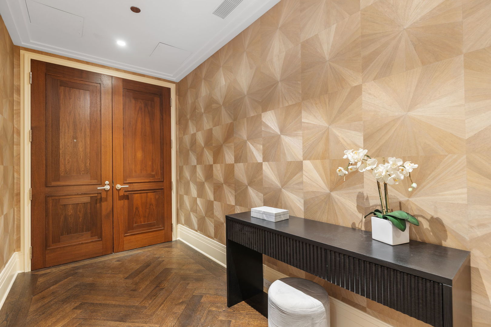 159 East Walton Place, Unit 9E Chicago, IL 60611 - Photo 2 of 32