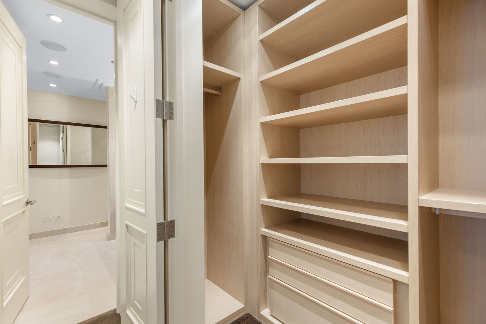 159 East Walton Place, Unit 9E Chicago, IL 60611 - Photo 21 of 32