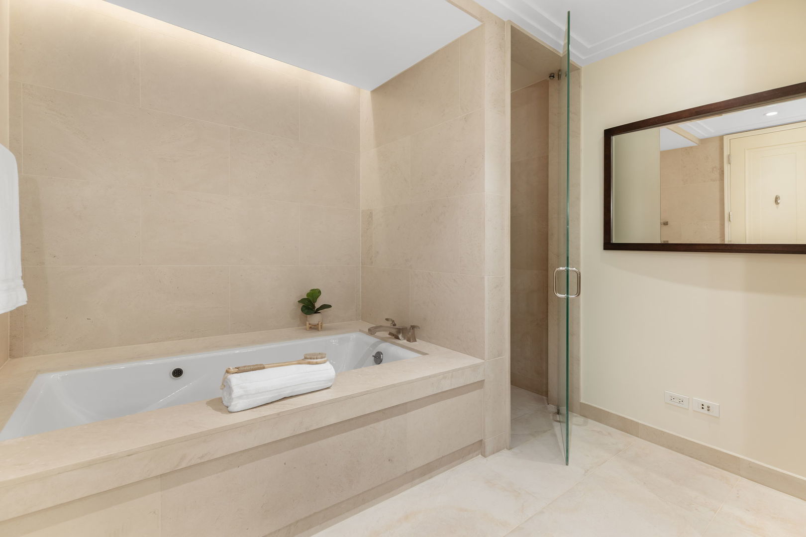 159 East Walton Place, Unit 9E Chicago, IL 60611 - Photo 23 of 32