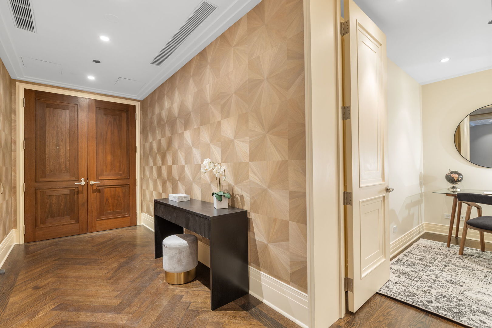 159 East Walton Place, Unit 9E Chicago, IL 60611 - Photo 4 of 32