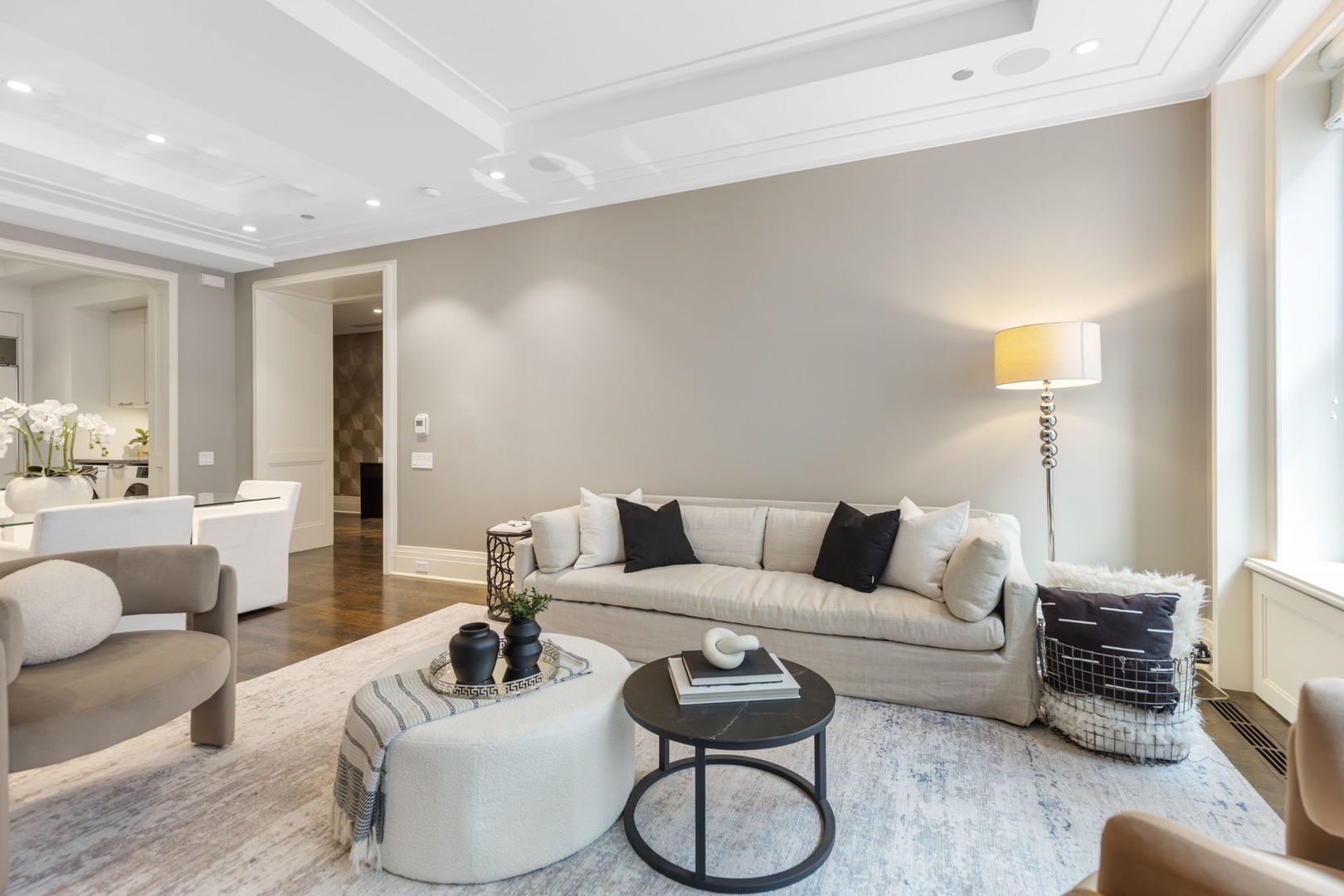 159 East Walton Place, Unit 9E Chicago, IL 60611 - Photo 9 of 32