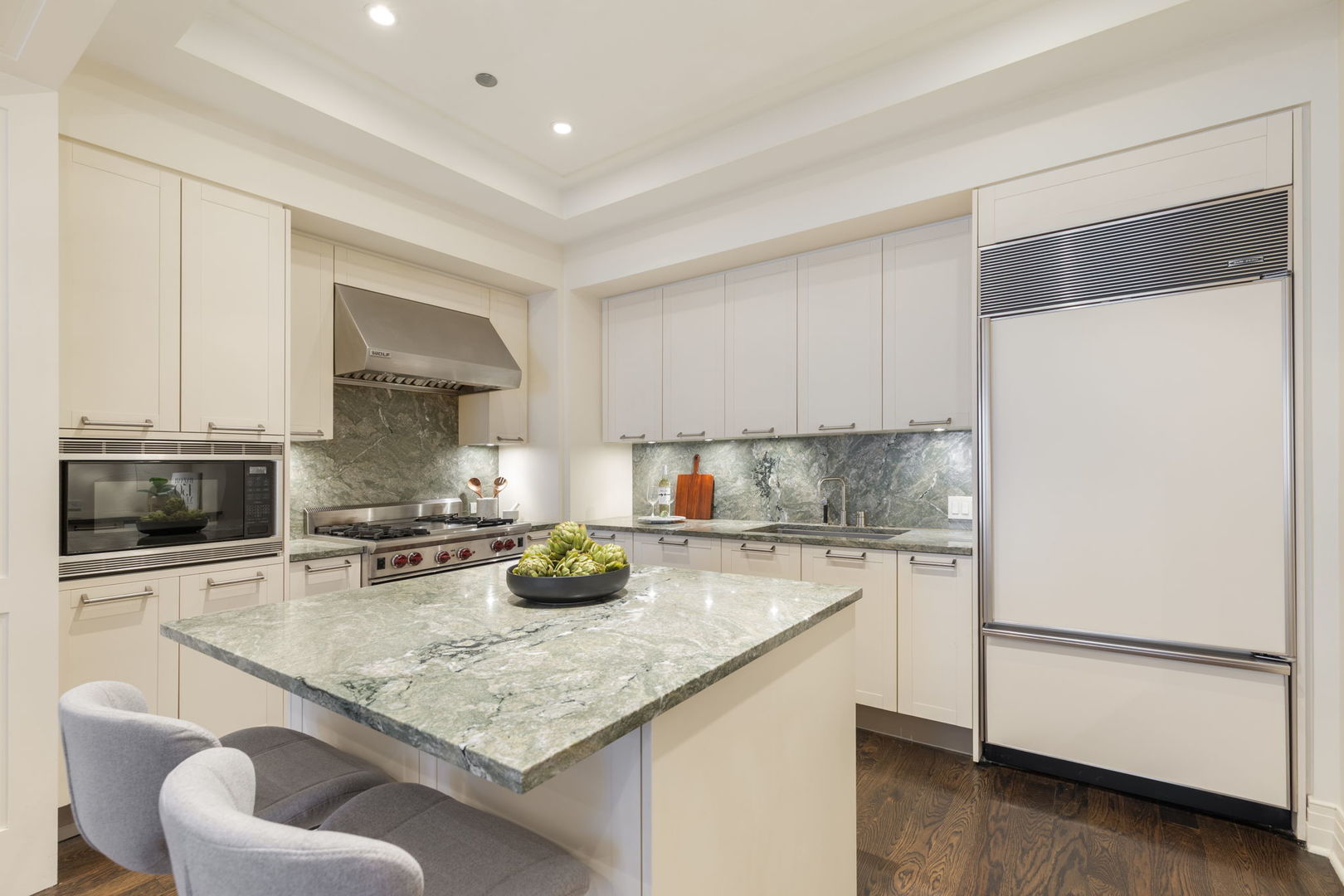 159 East Walton Place, Unit 9E Chicago, IL 60611 - Photo 10 of 32