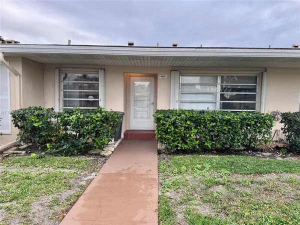 $1,950 | 8838 Bella Vista Drive, Boca Raton, FL 33433