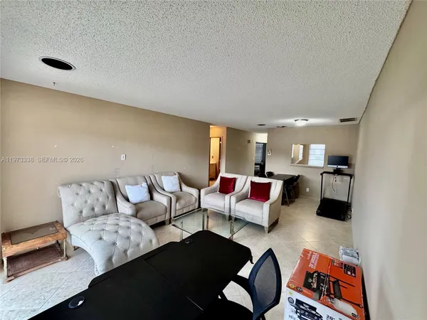 $1,950 | 8838 Bella Vista Drive, Boca Raton, FL 33433