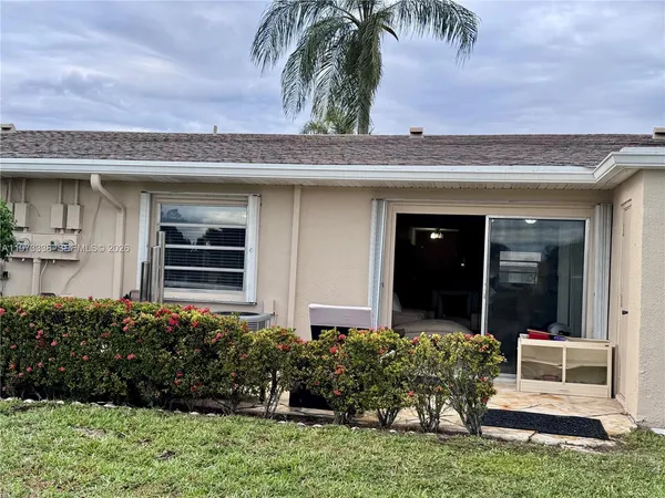 $1,950 | 8838 Bella Vista Drive, Boca Raton, FL 33433