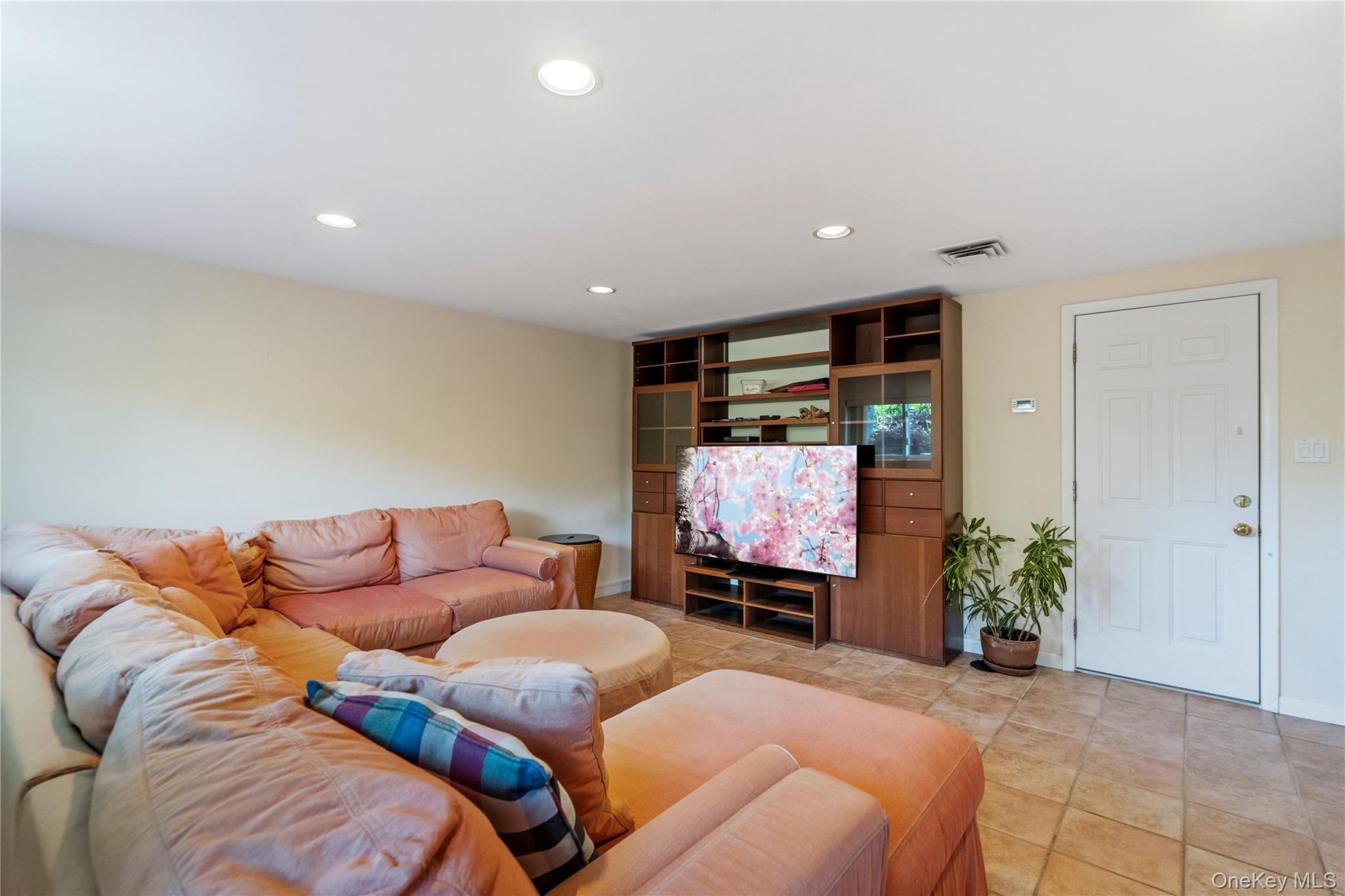 128 Atkinson Road Rockville Centre, NY 11570 - Photo 14 of 45