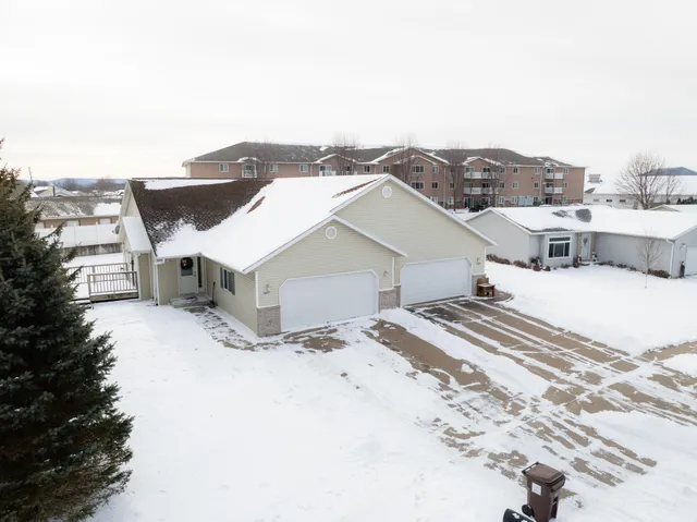 $475,000 | 1027 Branding Iron Road, Unit 1027/1029, West Salem, WI 54669