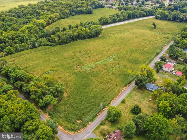 a view of an outdoor space