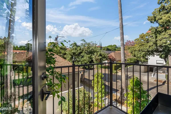 $1,250,000 | 139 South Oak Knoll Avenue, Unit 302, Pasadena, CA 91101