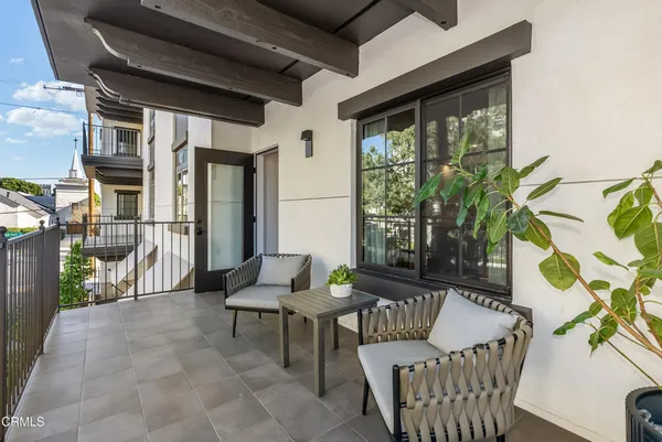 $1,250,000 | 139 South Oak Knoll Avenue, Unit 302, Pasadena, CA 91101
