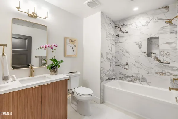 $1,250,000 | 139 South Oak Knoll Avenue, Unit 302, Pasadena, CA 91101