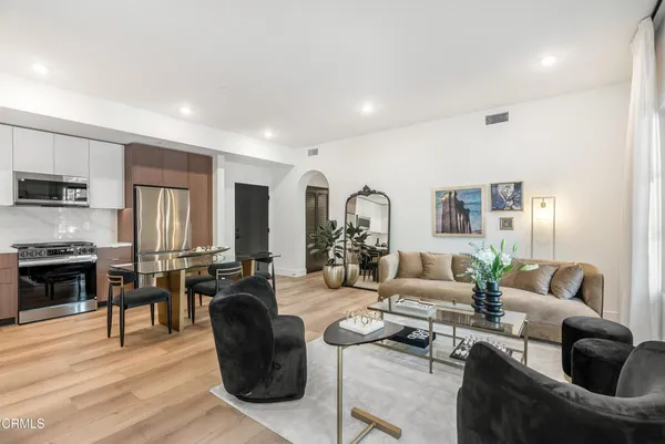 $1,250,000 | 139 South Oak Knoll Avenue, Unit 302, Pasadena, CA 91101