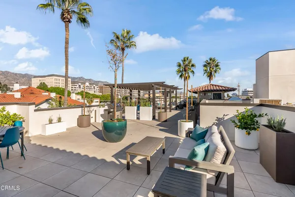 $1,250,000 | 139 South Oak Knoll Avenue, Unit 302, Pasadena, CA 91101