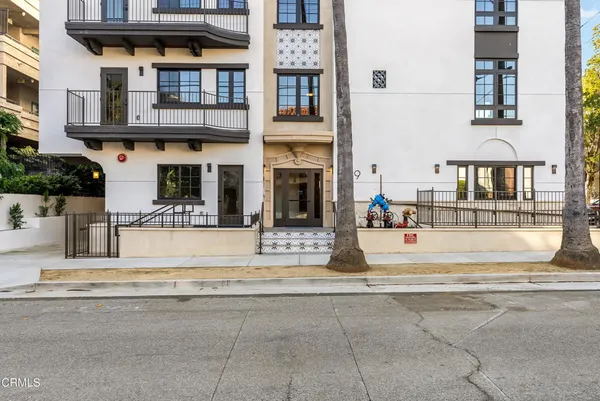 $1,250,000 | 139 South Oak Knoll Avenue, Unit 302, Pasadena, CA 91101