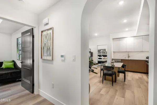 $1,250,000 | 139 South Oak Knoll Avenue, Unit 302, Pasadena, CA 91101