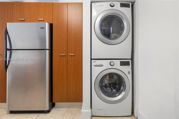 a close up view of a washer and dryer
