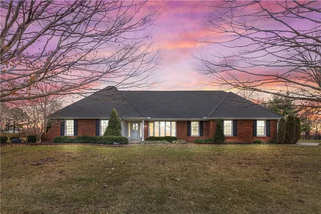 $575,000 | 13023 Pratt Road, Lee's Summit, MO 64082