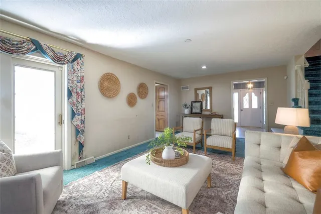 $575,000 | 13023 Pratt Road, Lee's Summit, MO 64082