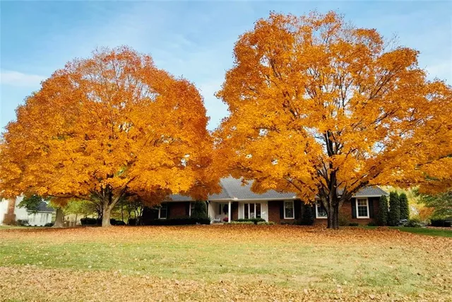 $575,000 | 13023 Pratt Road, Lee's Summit, MO 64082