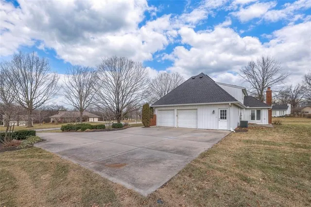 $575,000 | 13023 Pratt Road, Lee's Summit, MO 64082