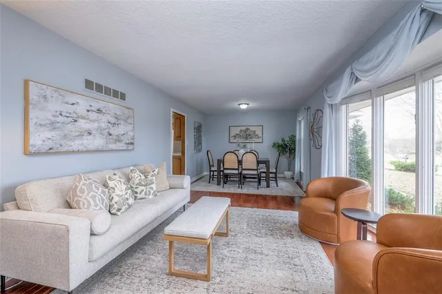 $575,000 | 13023 Pratt Road, Lee's Summit, MO 64082