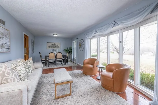 $575,000 | 13023 Pratt Road, Lee's Summit, MO 64082