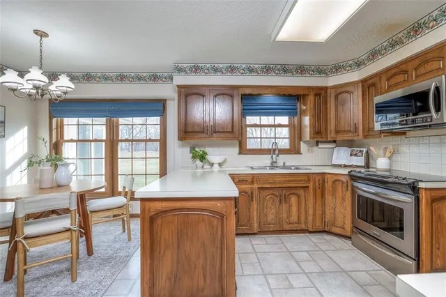 $575,000 | 13023 Pratt Road, Lee's Summit, MO 64082