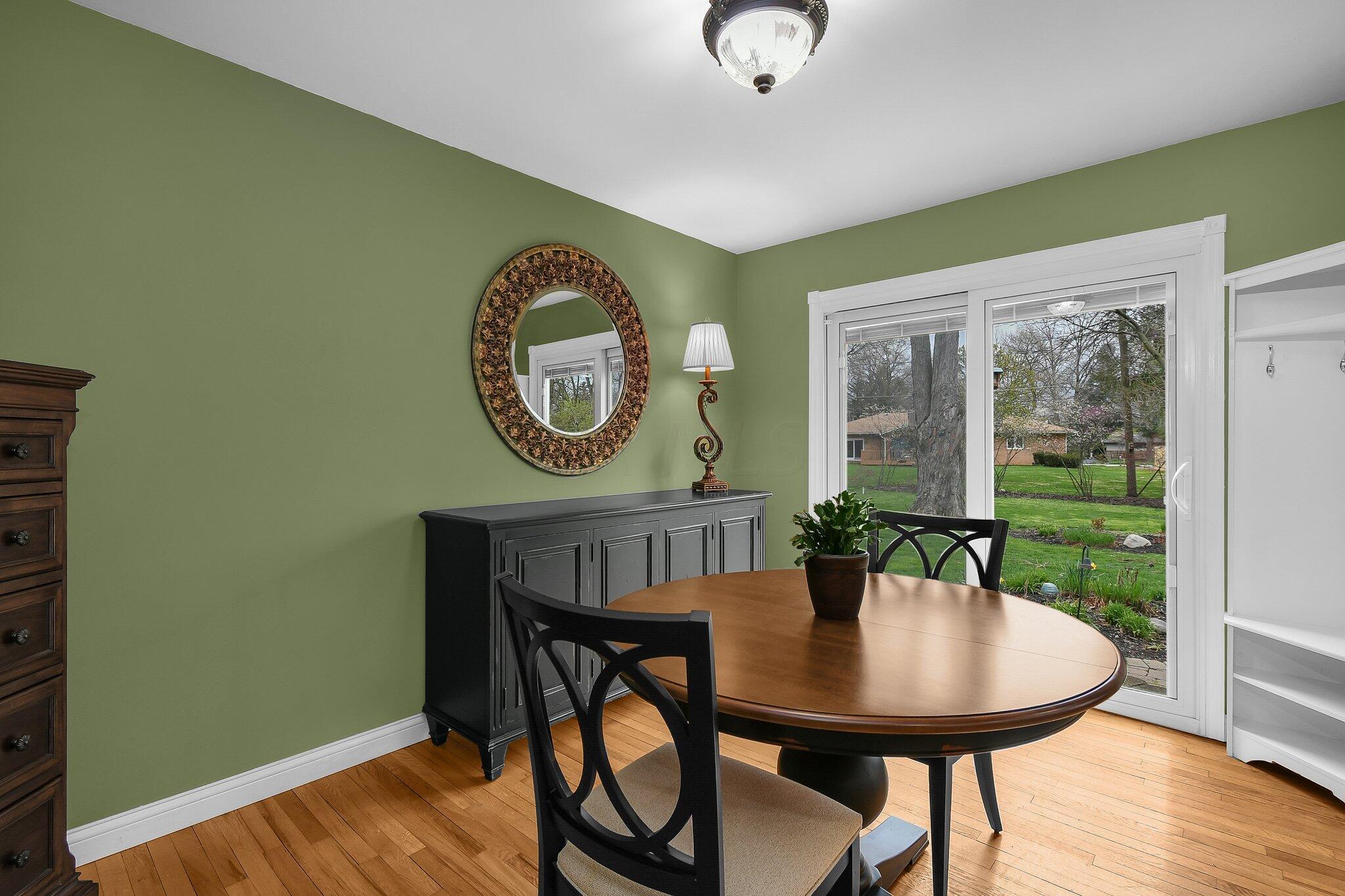 6604 Estel Road Columbus, OH 43235 - Photo 7 of 36 Formal Dining