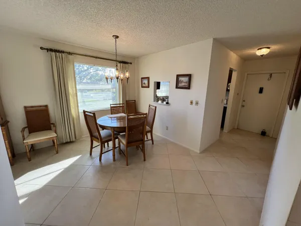 $132,990 | 62 Woodland Drive, Unit 201, Vero Beach, FL 32962