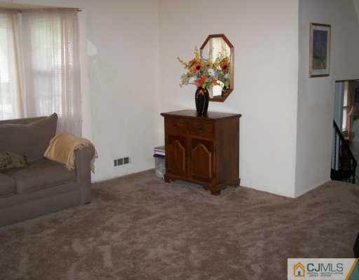 10 Amman Road Edison, NJ 08817 - Photo 3 of 8