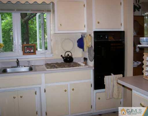10 Amman Road Edison, NJ 08817 - Photo 6 of 8