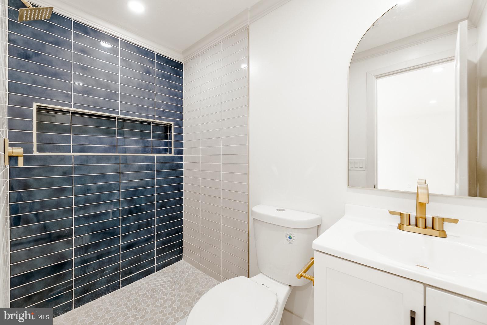 12457 Barbary Road Philadelphia, PA 19154 - Photo 20 of 33 Master bathroom