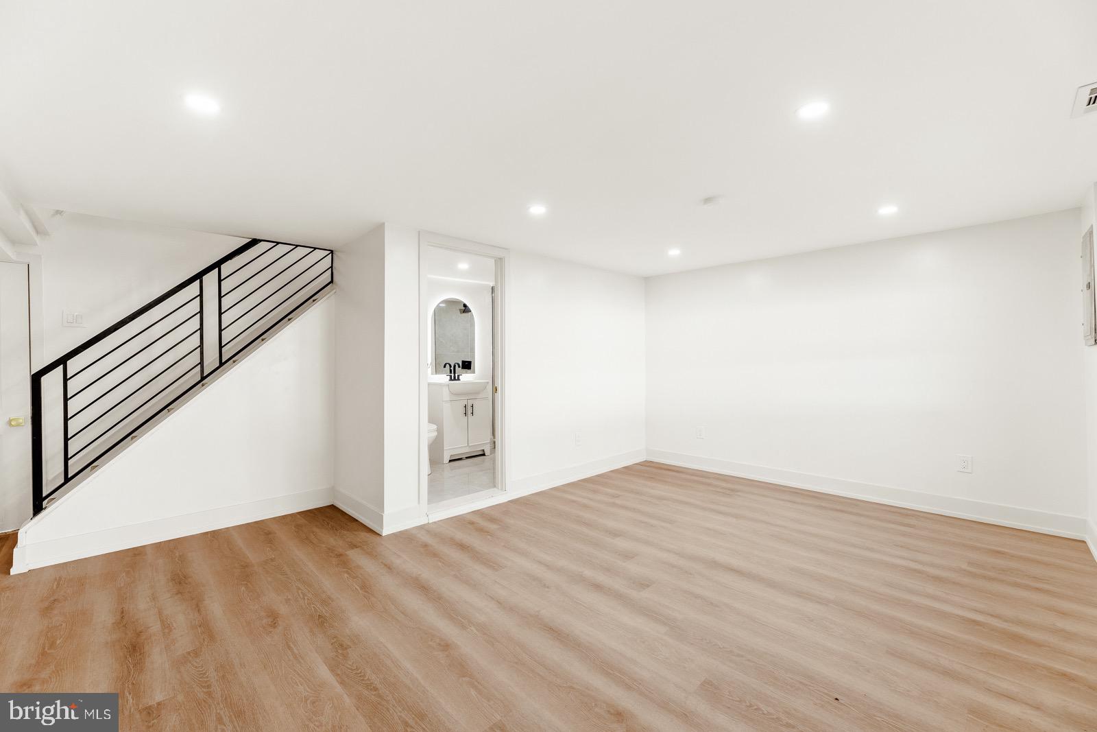 12457 Barbary Road Philadelphia, PA 19154 - Photo 28 of 33 Basement + full bathroom