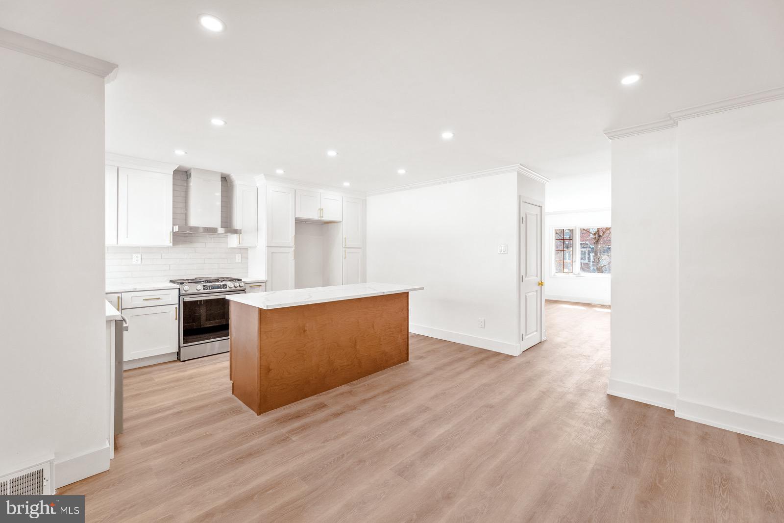 12457 Barbary Road Philadelphia, PA 19154 - Photo 9 of 33 Gallery Image 9