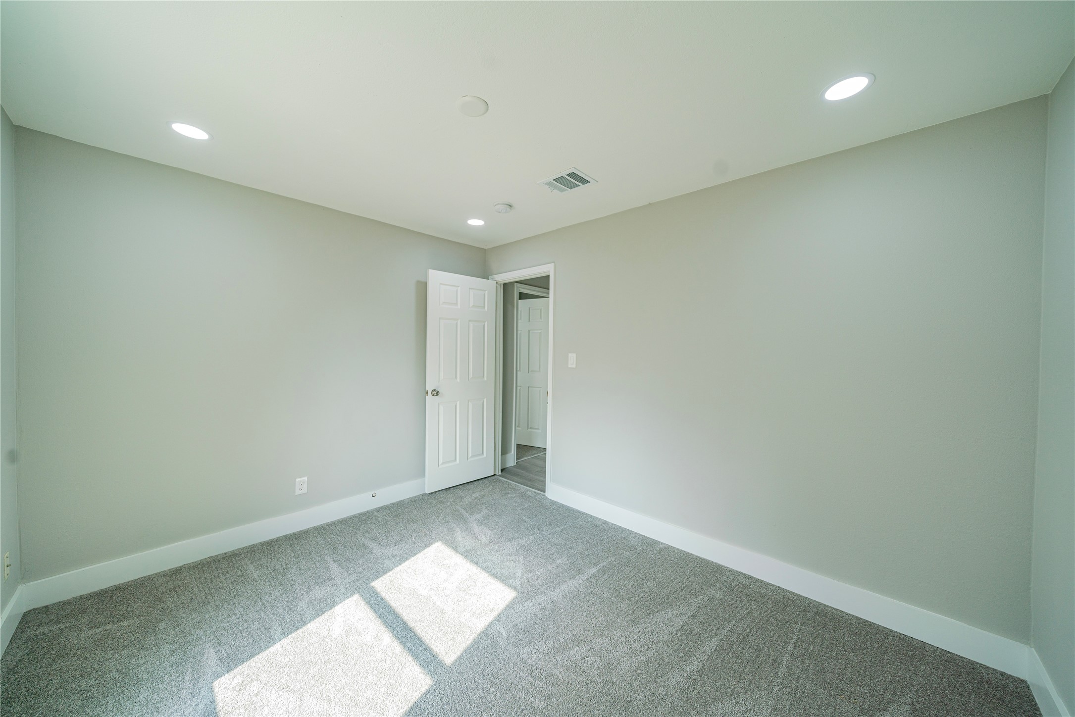 5718 Cherry Street Houston, TX 77026 - Photo 11 of 35 an empty room with a natural light