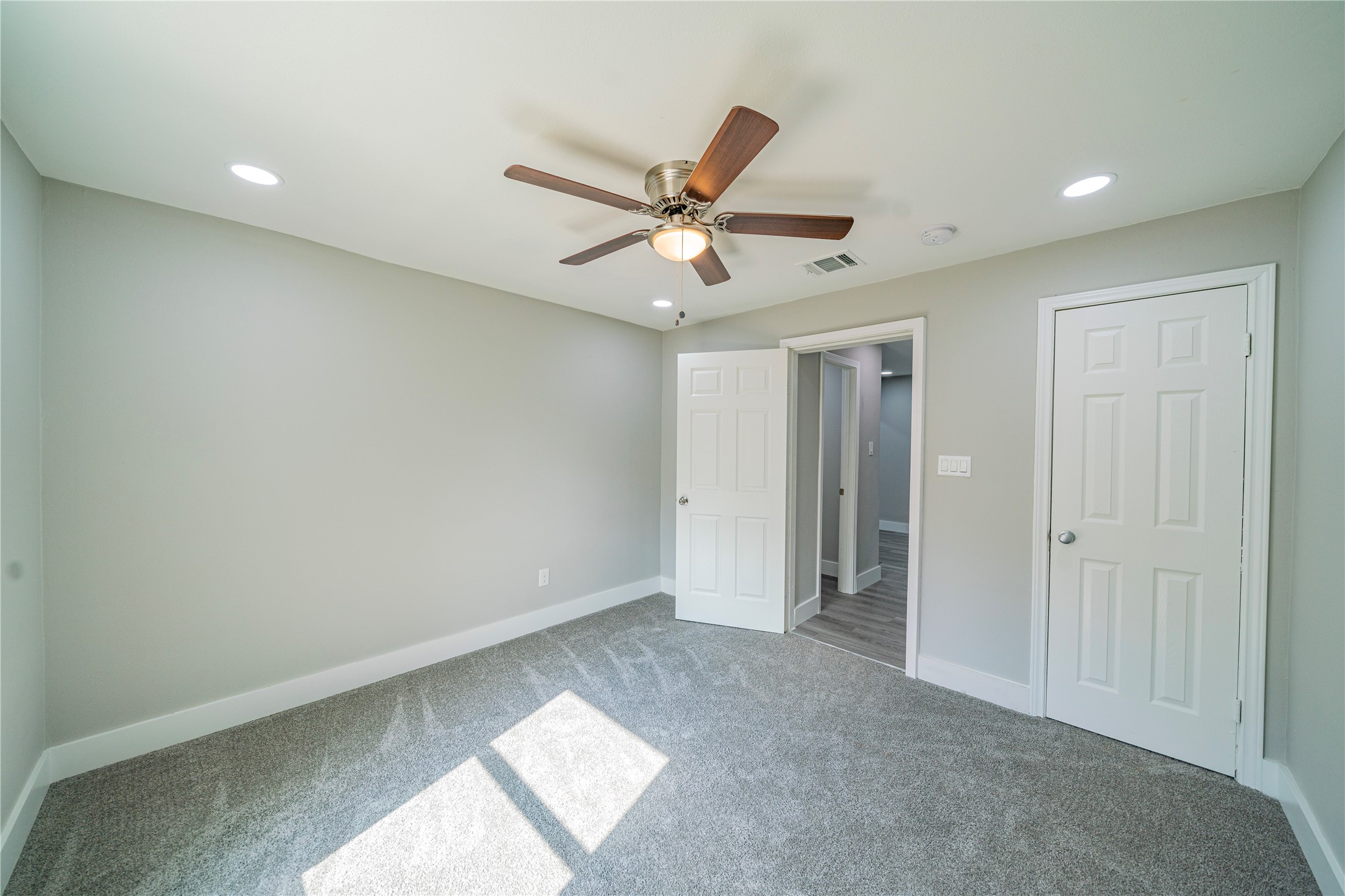 5718 Cherry Street Houston, TX 77026 - Photo 14 of 35 a view of an empty room